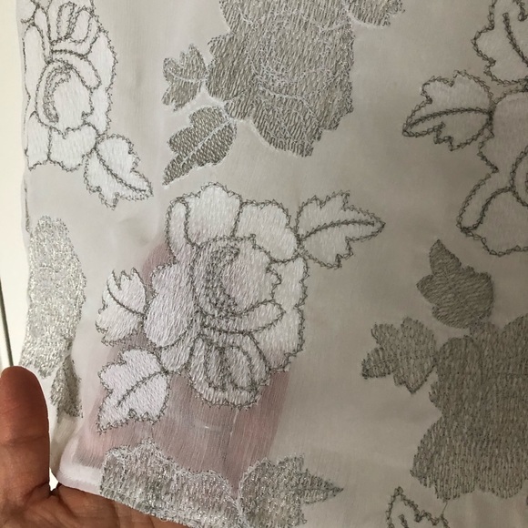 A&F Sheer White Silver Metallic Floral Top XS Extra Small - Picture 3 of 9